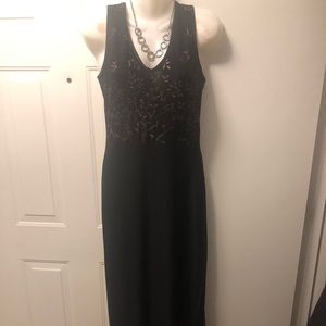 Sexy Black dress form fitting and sleek